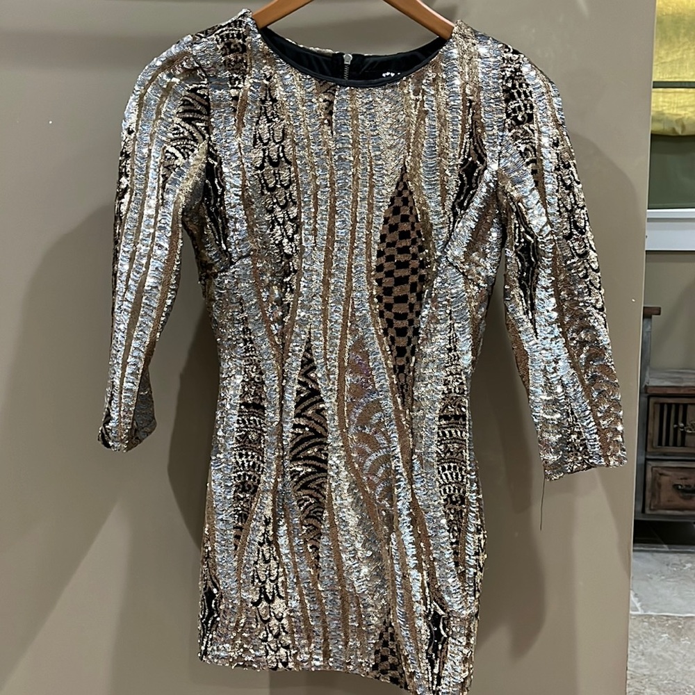 Sequins dress perfect for NYE celebration